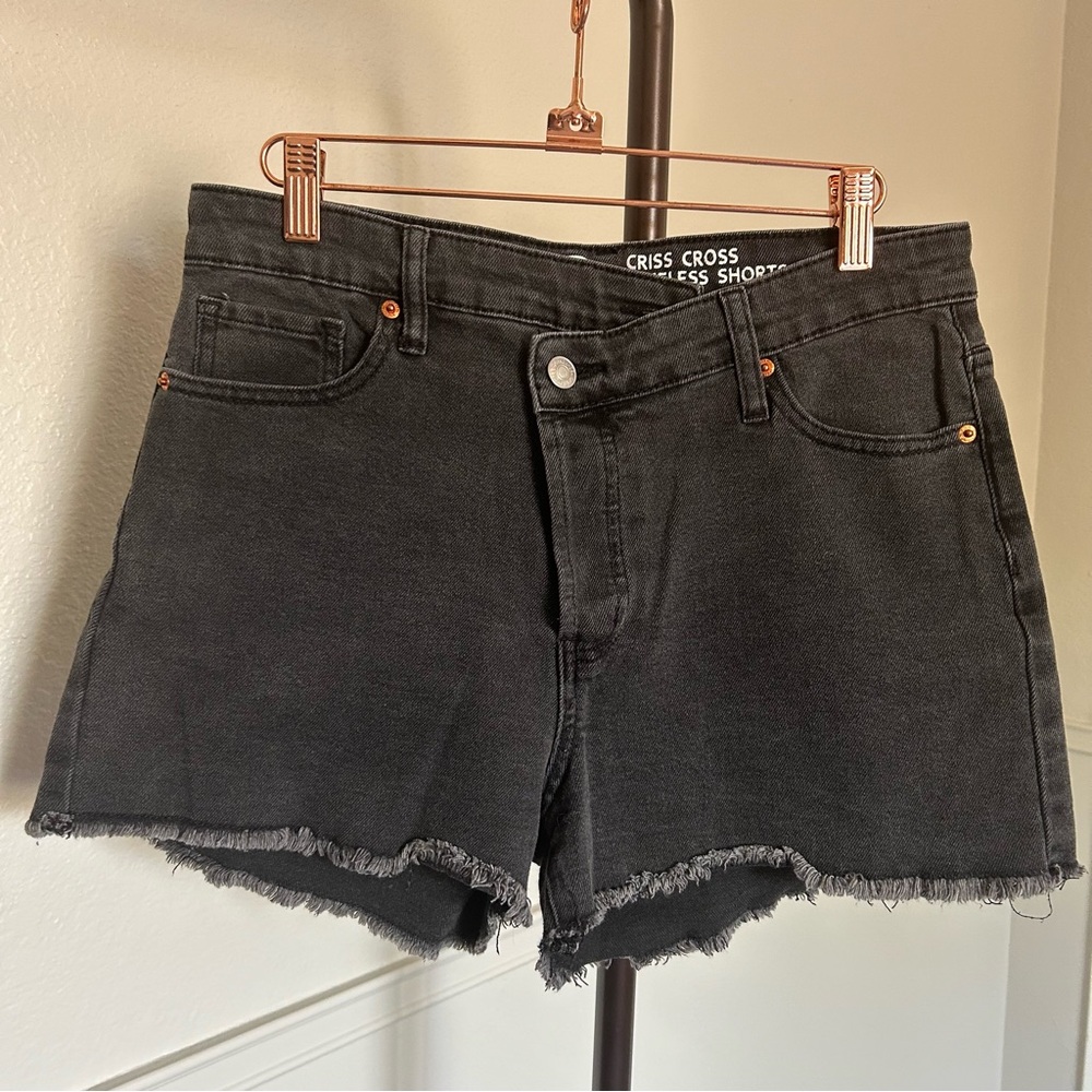 SONG Crossover Waist Black Distressed Denim High Waisted Shorts Women’s 9/29